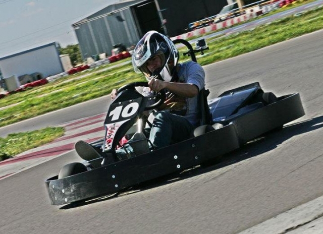 Pilotando el kart F-200